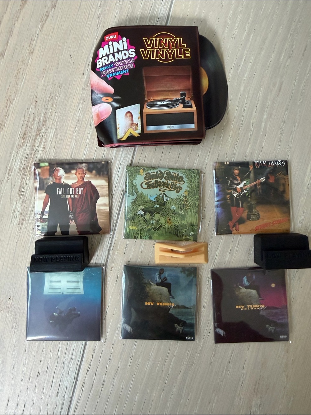 Mini Brands Vinyl Playset Lot- 6 records 1 accessory.